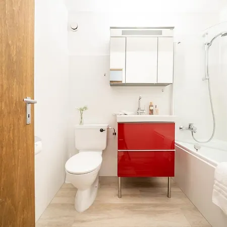 4103 Charmantes, Neu Renoviertes