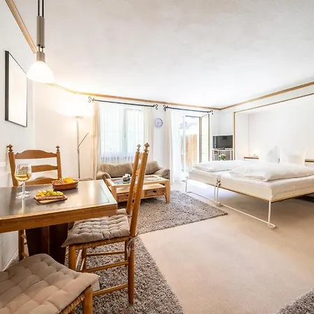 4103 Charmantes, Neu Renoviertes Apartamento Vulpera